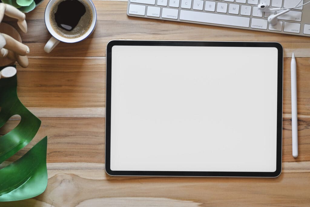 Blank iPad screen with apple pencil led down next to it