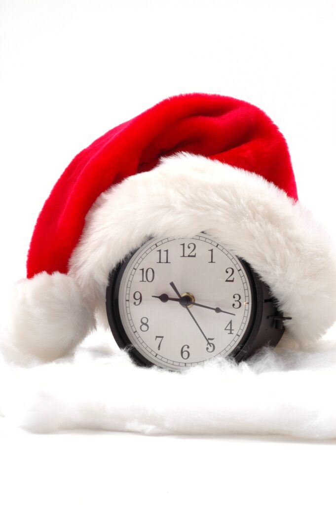 clock with christmas for opening hours